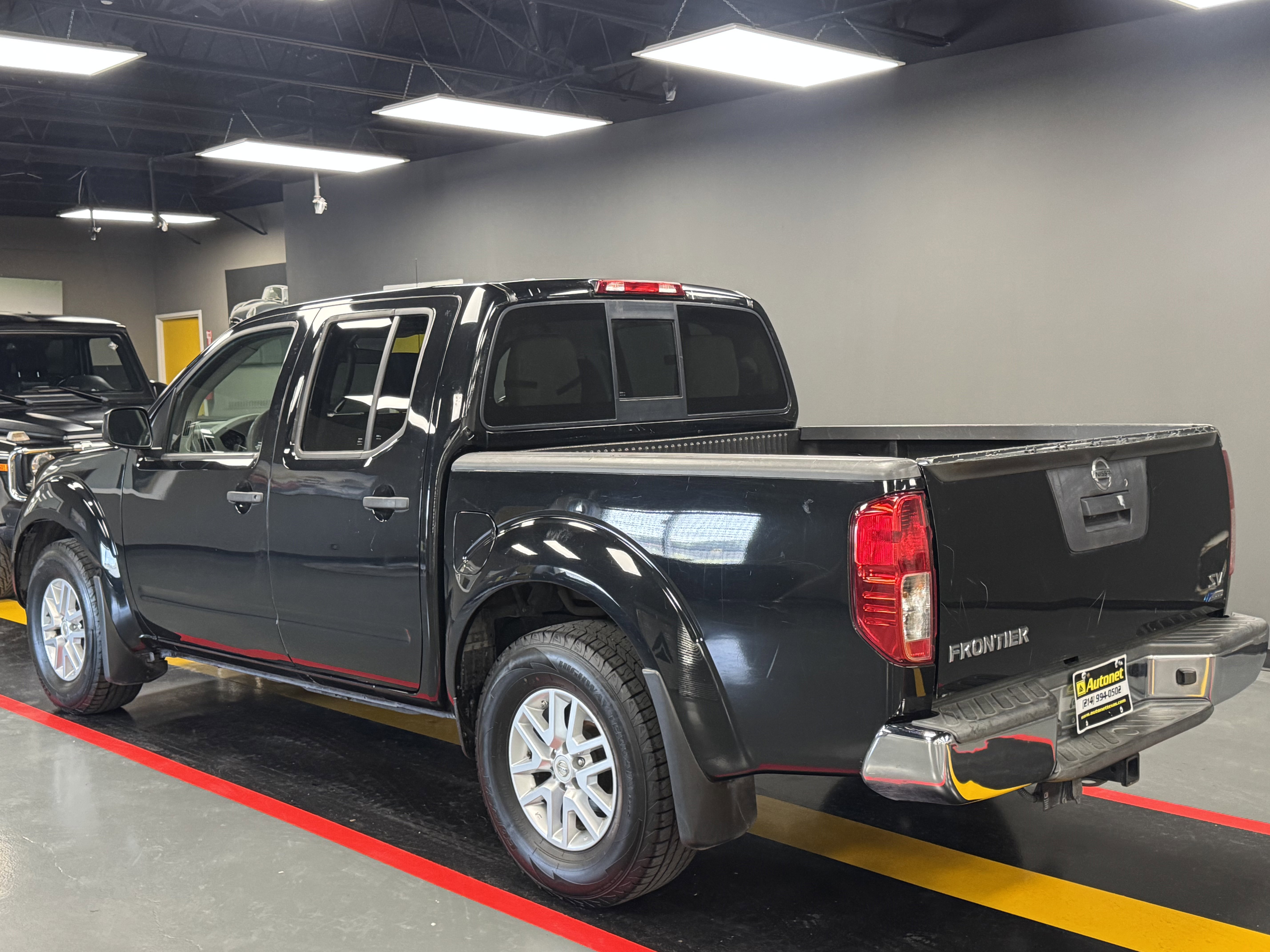 Used 2019 Nissan Frontier SV image 6