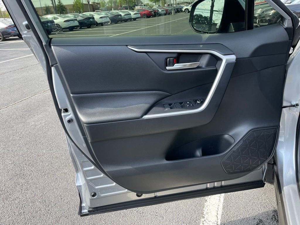 Used 2025 Toyota RAV4 XLE image 23