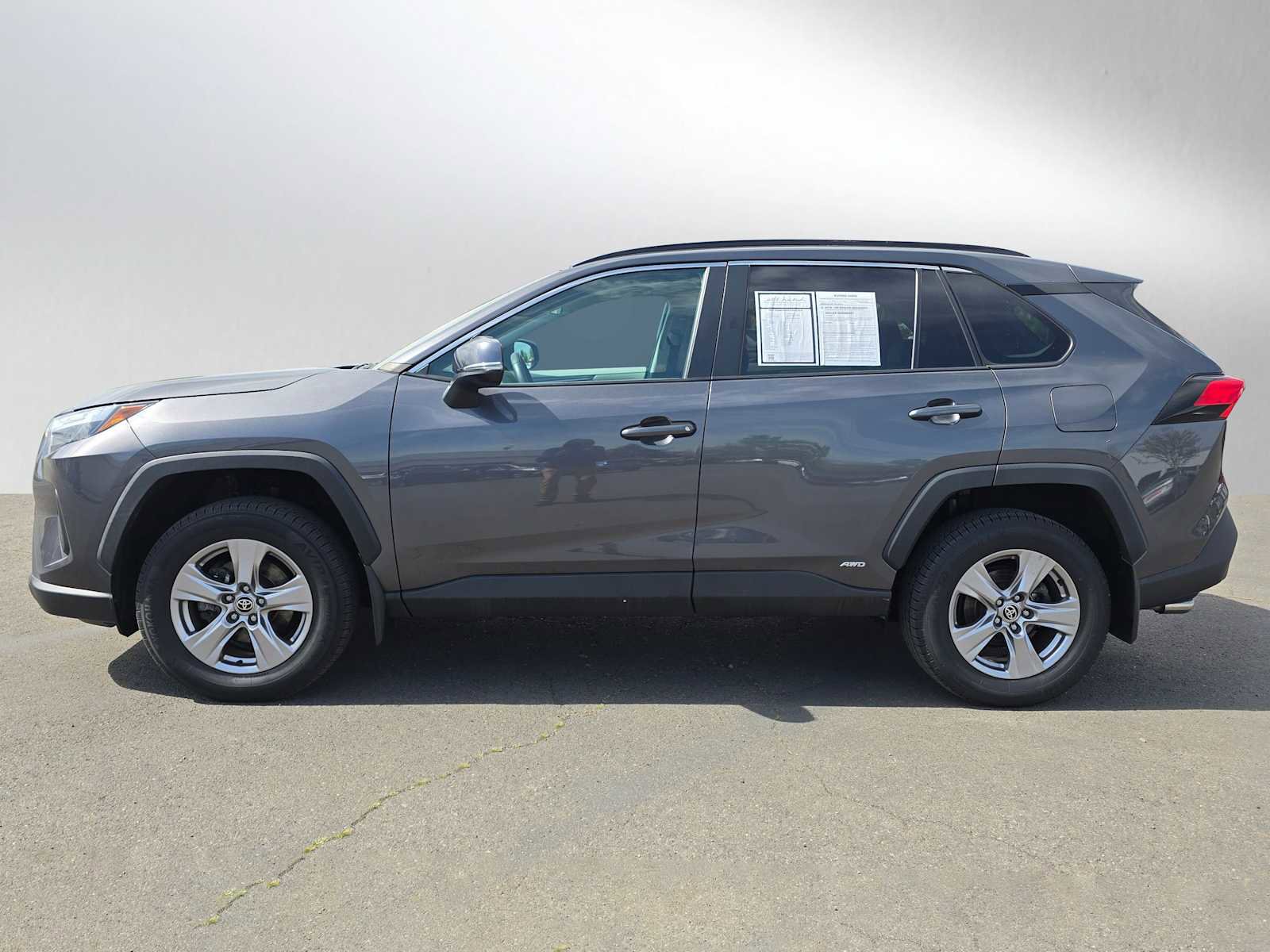 Used 2022 Toyota RAV4 XLE w/ Convenience Package AWD/4WD image 7