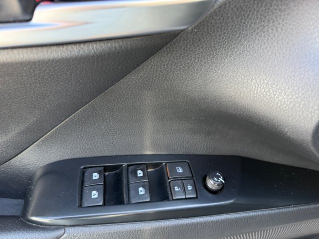 Used 2018 Toyota Camry SE w/ Moonroof Package FWD image 15