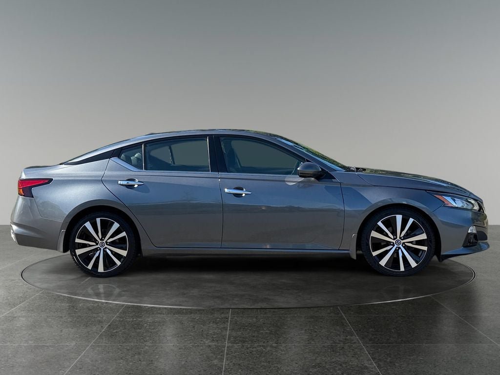 Used 2020 Nissan Altima 2.0 Platinum FWD image 10