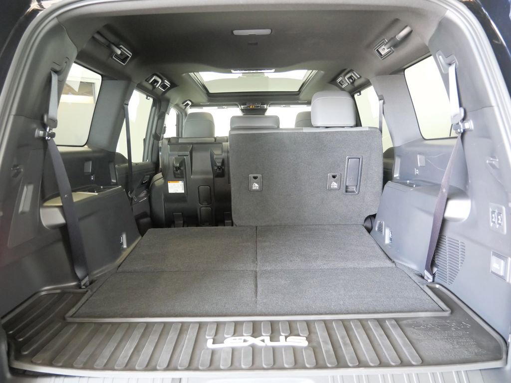 Used 2026 Lexus GX 550 w/ Accessory Package (2T) AWD/4WD image 30