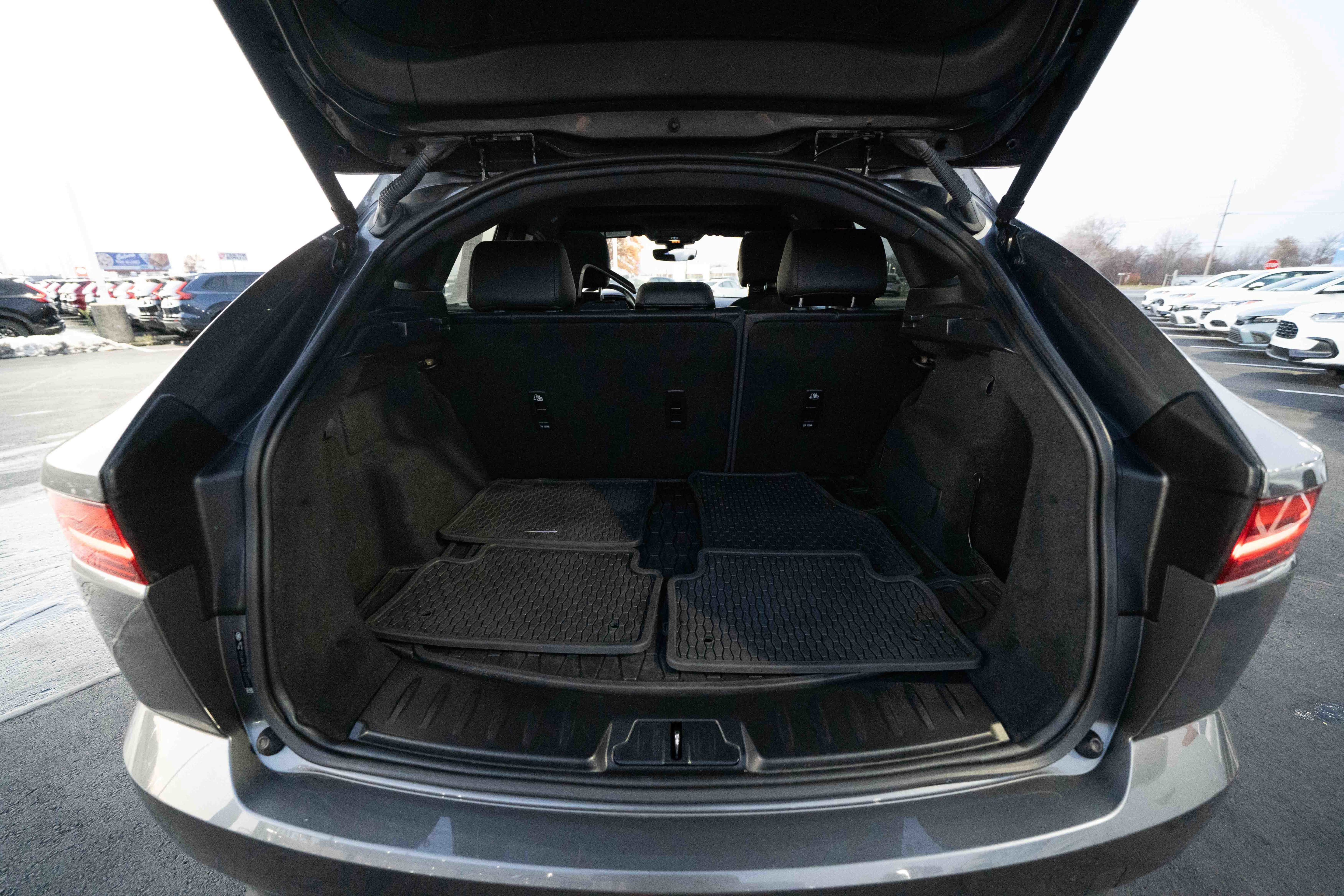 Used 2020 Jaguar E-PACE SE image 28