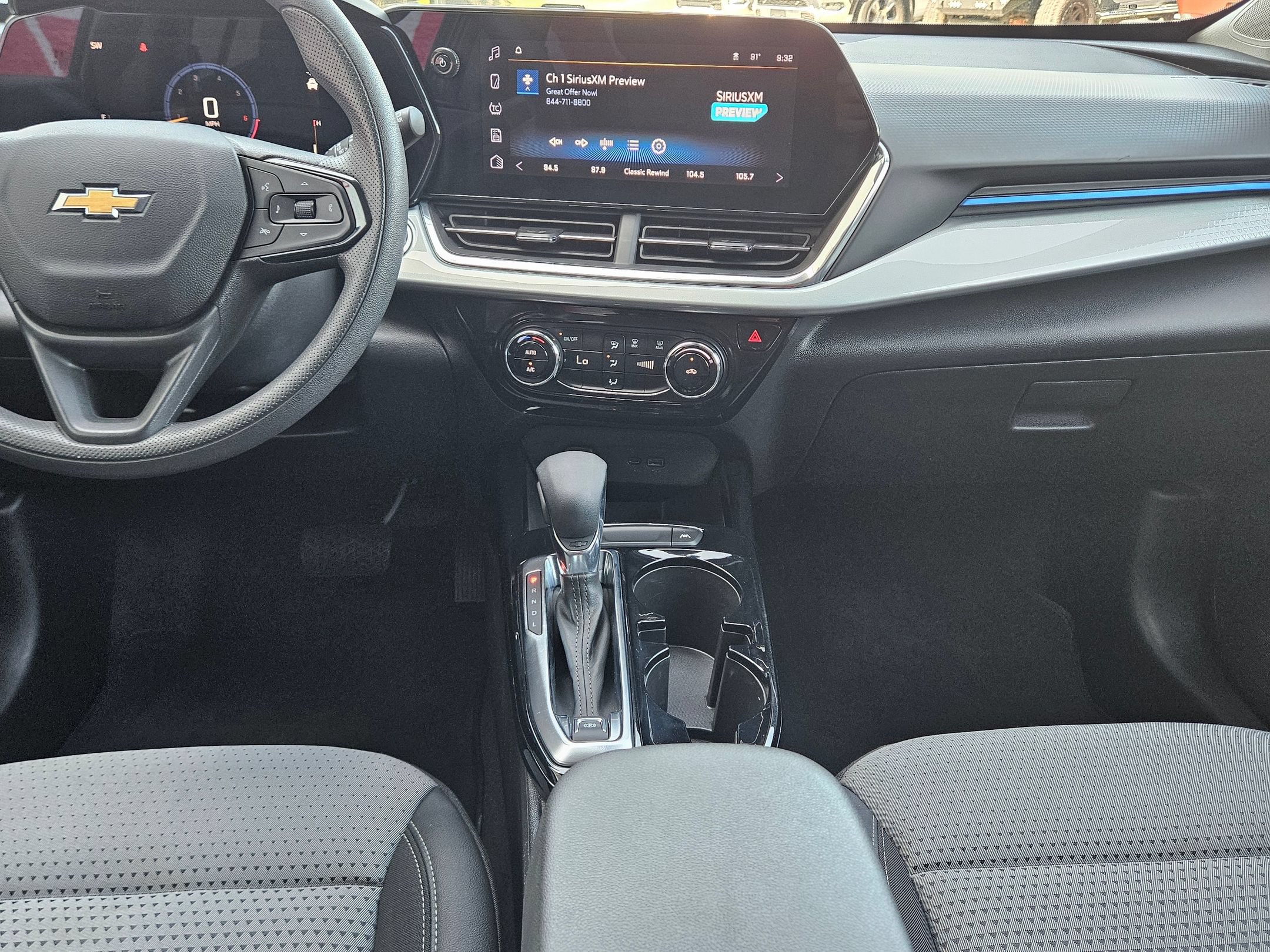 Used 2025 Chevrolet Trax LT FWD image 10