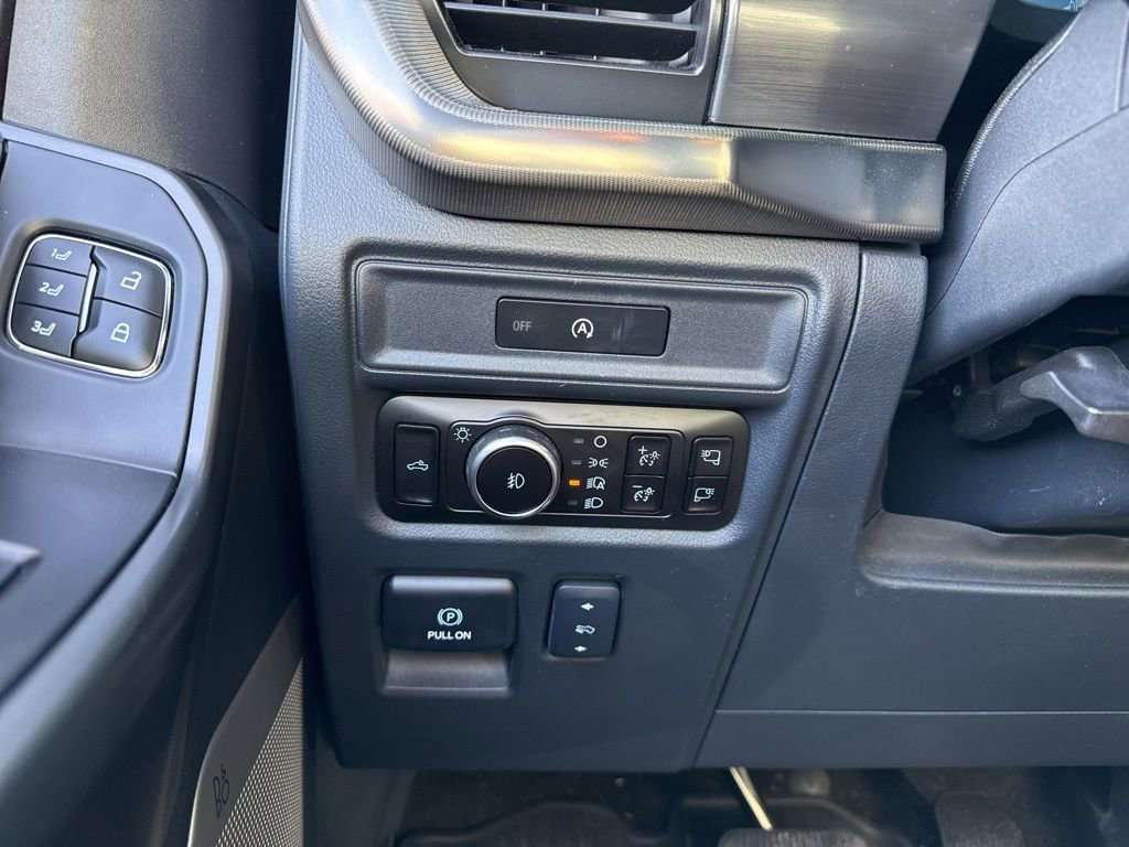 Used 2025 Ford F150 Lariat w/ Equipment Group 501A Mid image 11