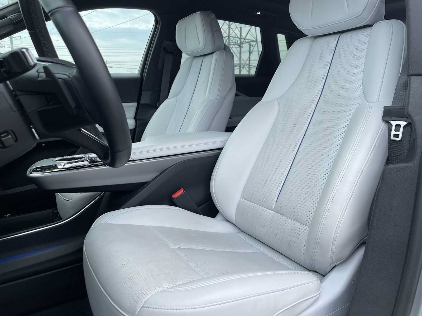 Certified 2024 Cadillac Lyriq Luxury AWD/4WD image 21