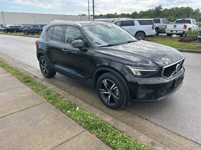 Used 2023 Volvo XC40 B5 Core AWD/4WD image 2