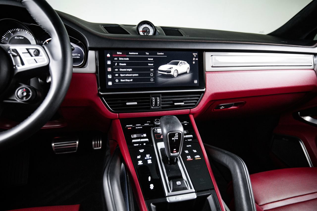 Certified 2022 Porsche Cayenne Turbo AWD/4WD image 19