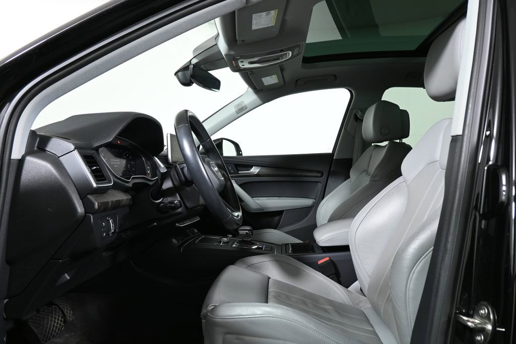 Used 2018 Audi Q5 2.0T Premium Plus w/ Premium Plus Package image 3