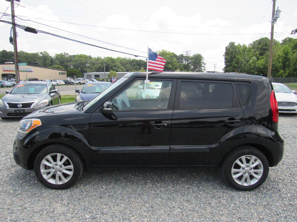 Used 2013 Kia Soul + image 3