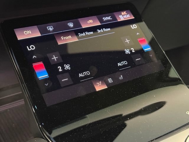 Certified 2026 Cadillac Vistiq Luxury AWD/4WD image 22