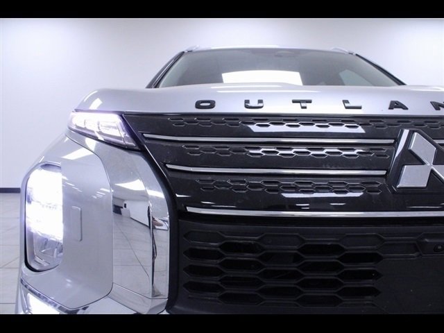 Used 2023 Mitsubishi Outlander SEL image 11