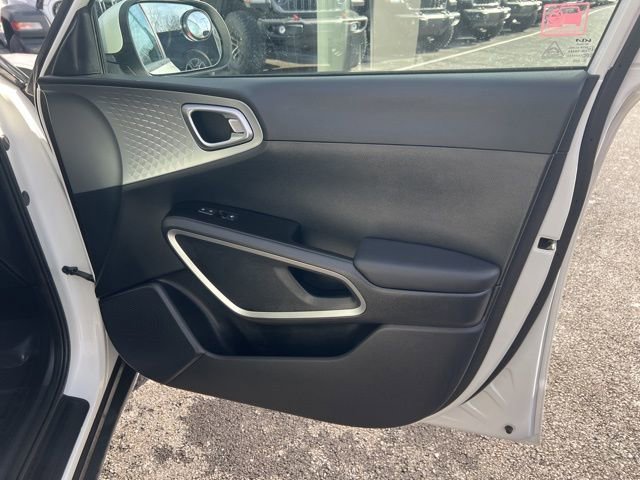 Used 2022 Kia Soul LX image 24