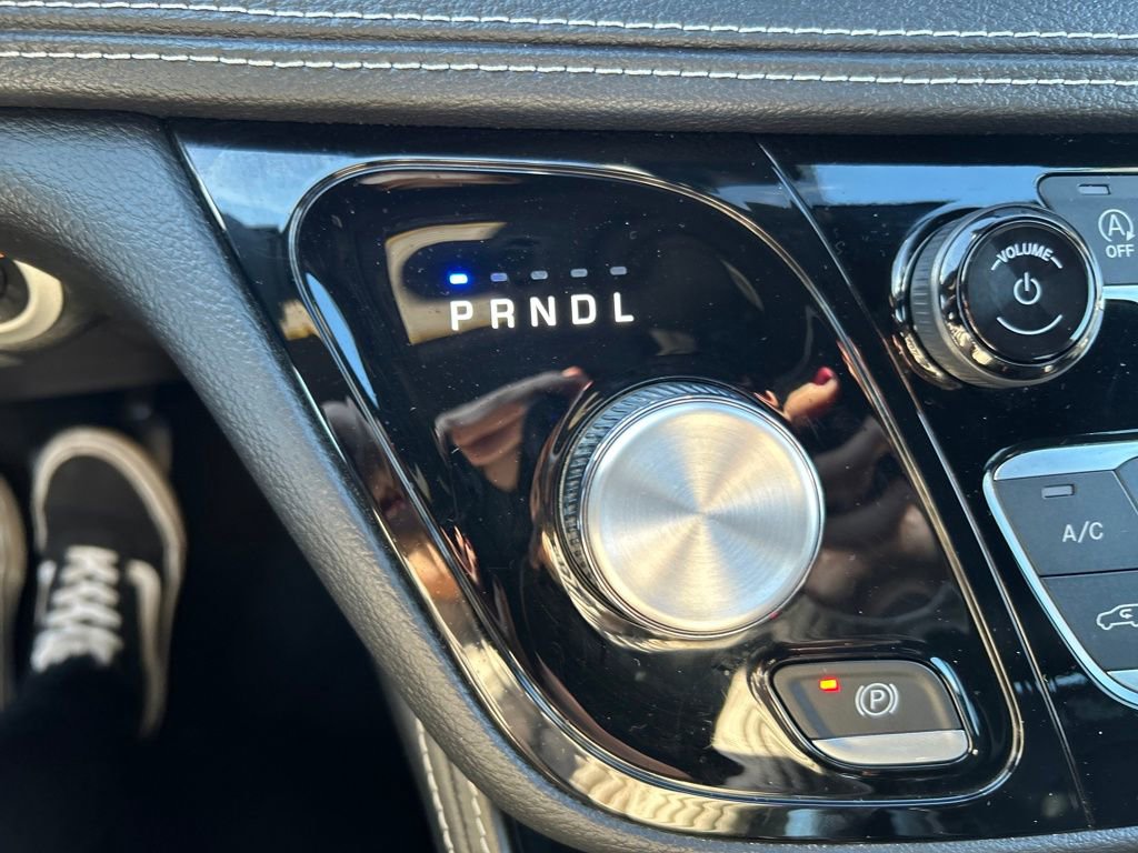 Used 2025 Chrysler Pacifica Limited image 27