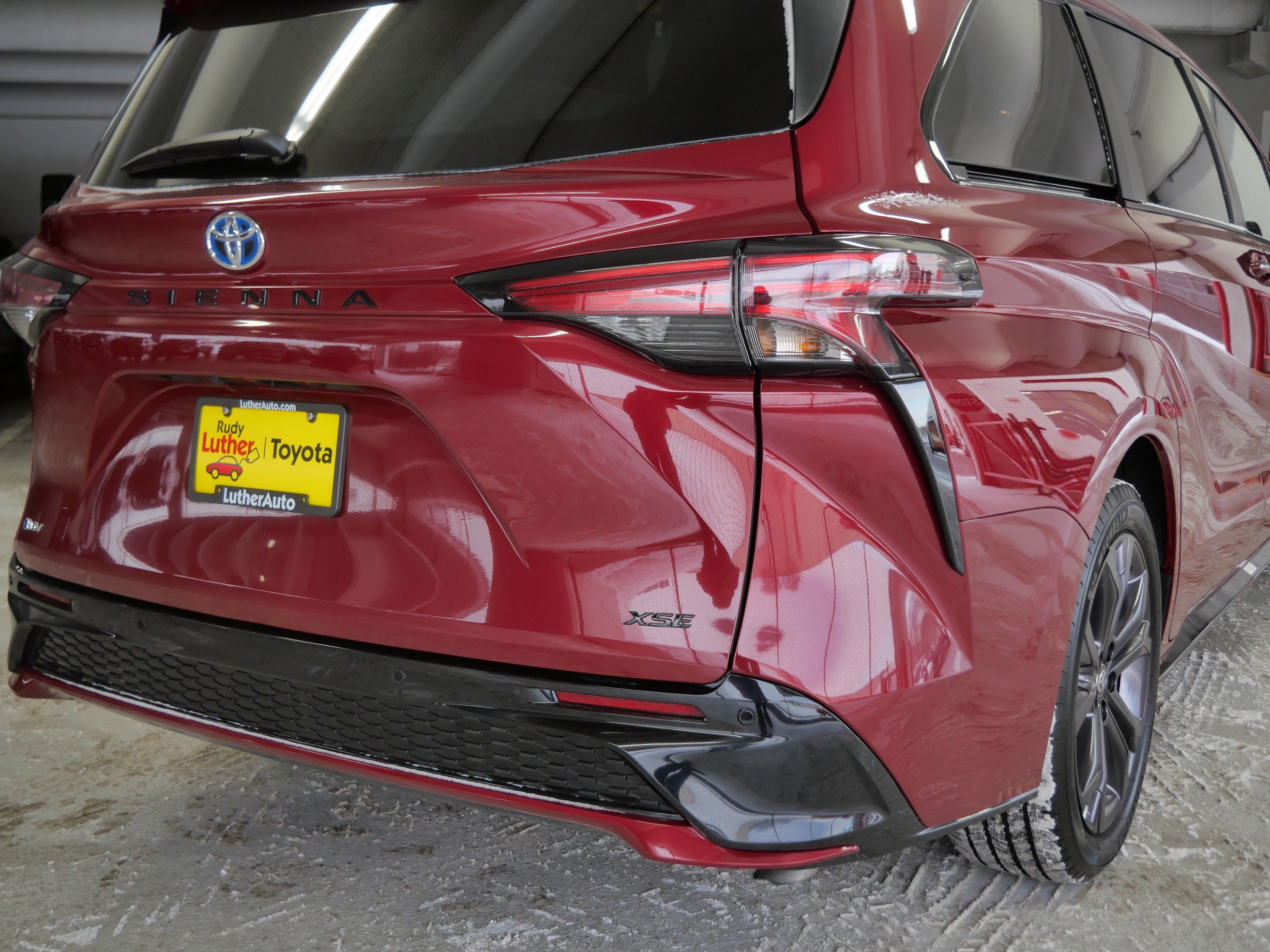 Certified 2025 Toyota Sienna XSE image 18