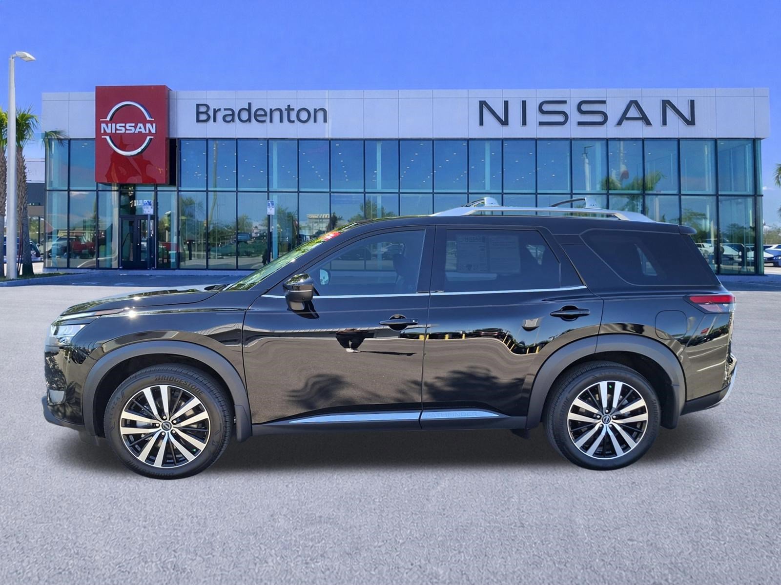Certified 2024 Nissan Pathfinder Platinum image 8