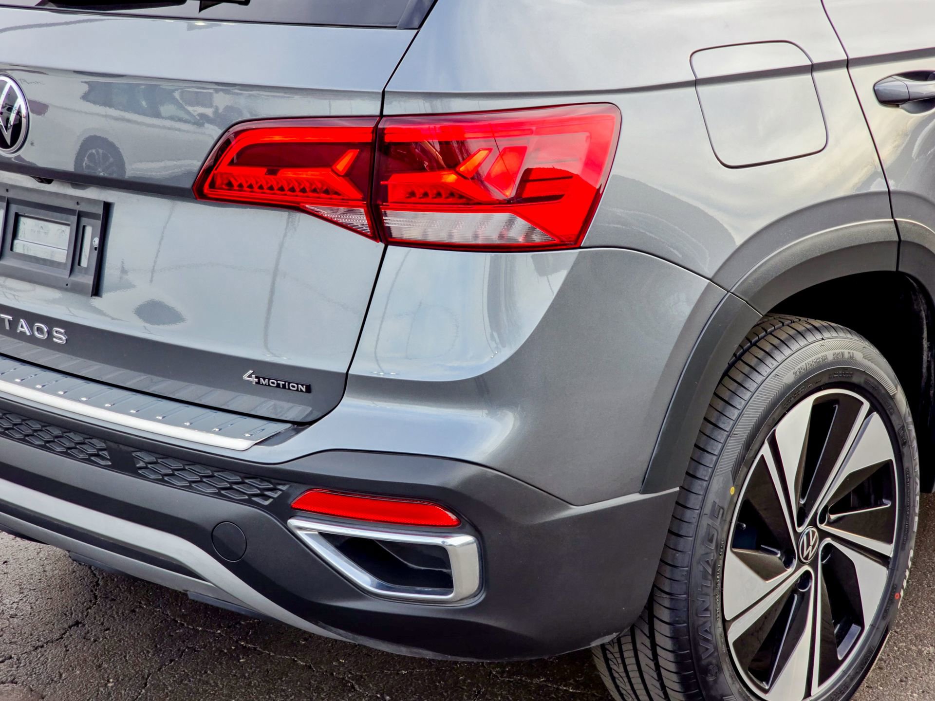 Used 2024 Volkswagen Taos SE w/ Panoramic Sunroof Package image 16