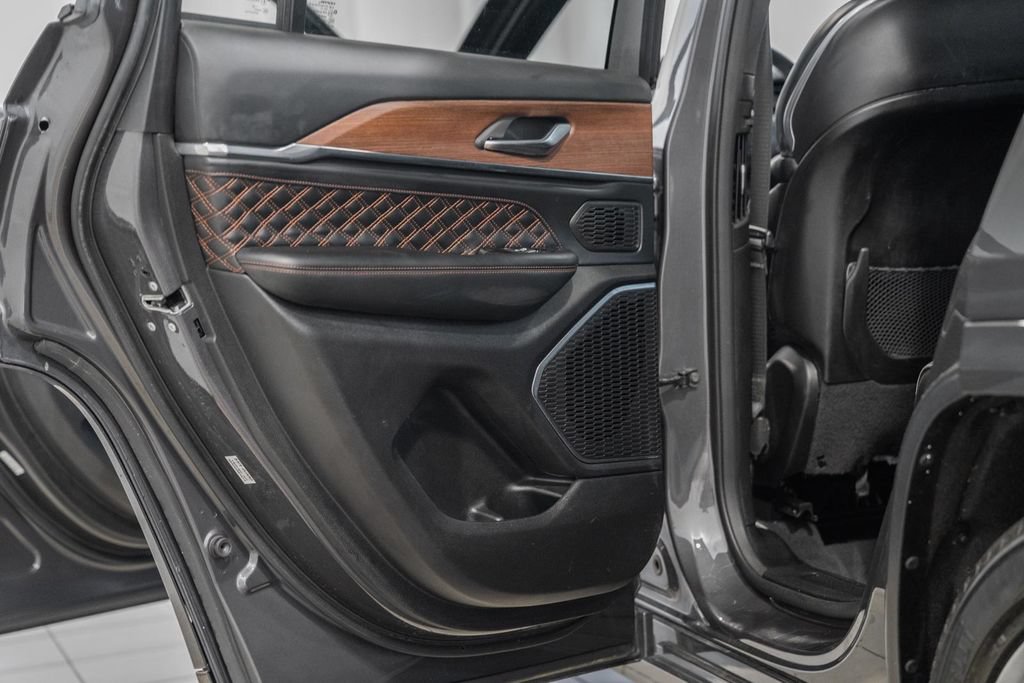 Certified 2023 Jeep Grand Cherokee Summit AWD/4WD image 38