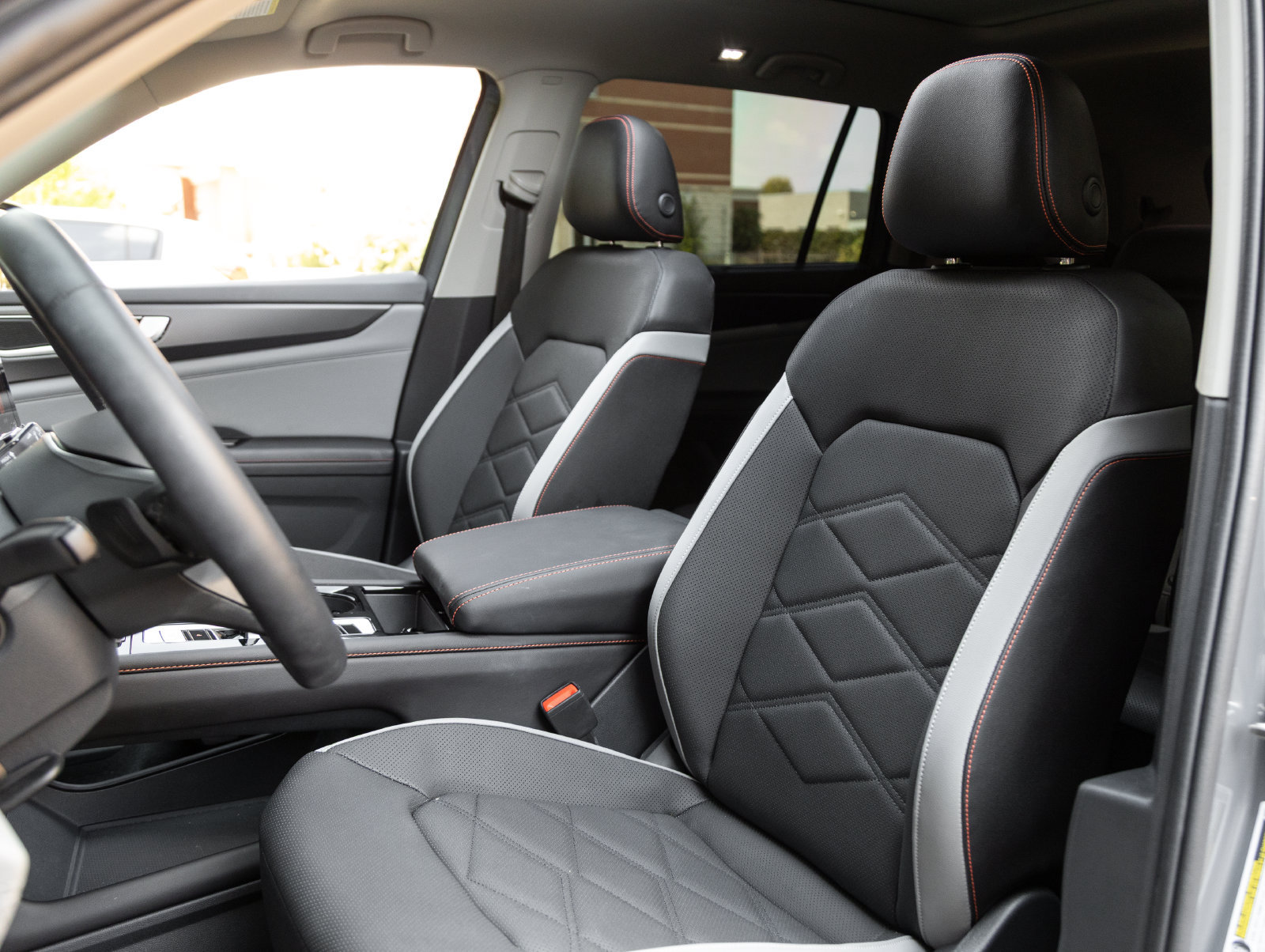 Used 2025 Volkswagen Atlas Peak Edition SE AWD/4WD image 5