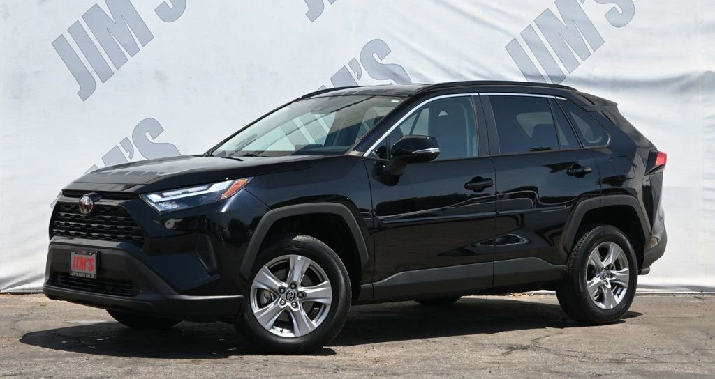 Used 2024 Toyota RAV4 XLE image 1