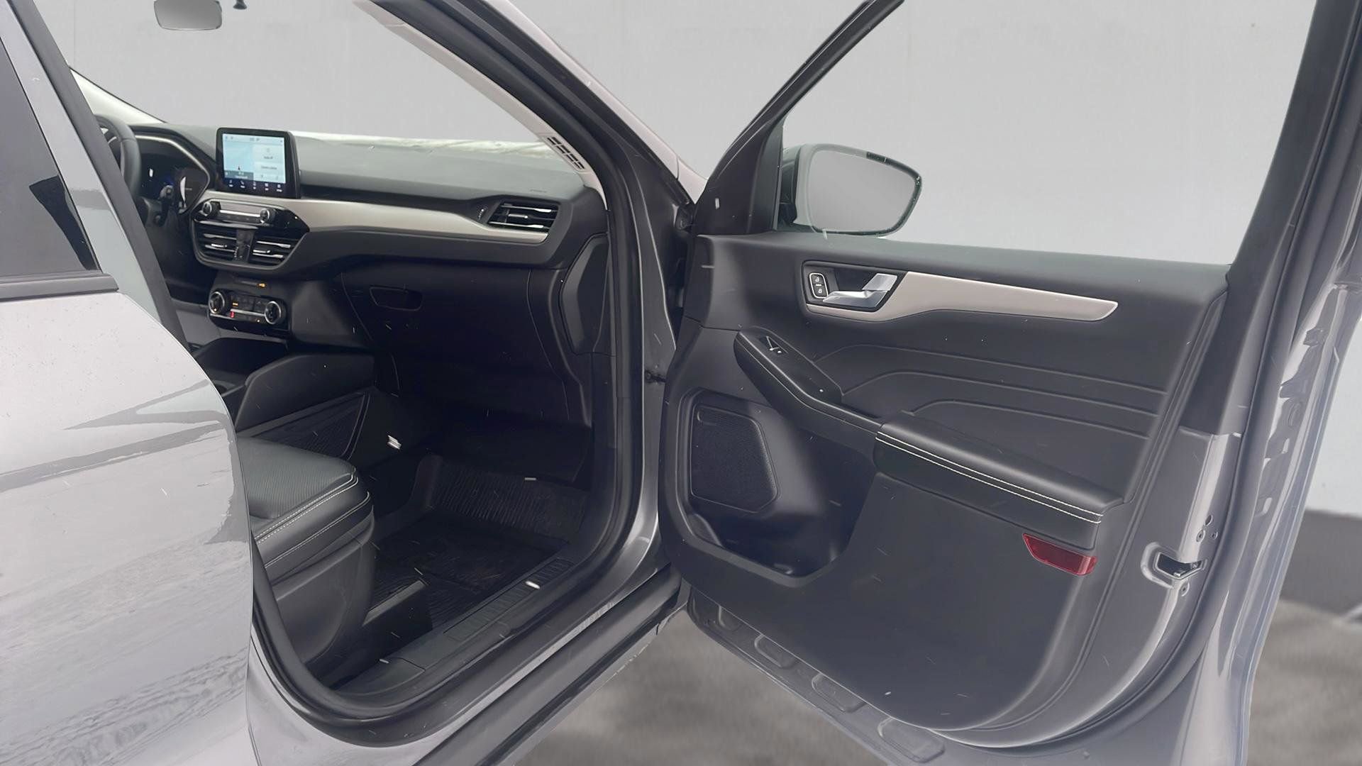 Used 2022 Ford Escape SEL w/ Technology Package image 16