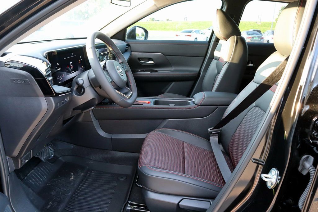 New 2025 Nissan Kicks SR image 14