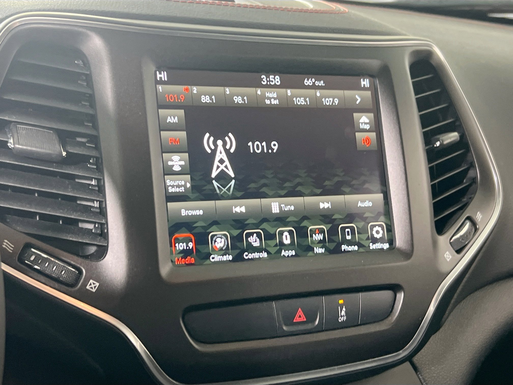 Used 2022 Jeep Cherokee Trailhawk w/ Sound & Nav Group AWD/4WD image 15