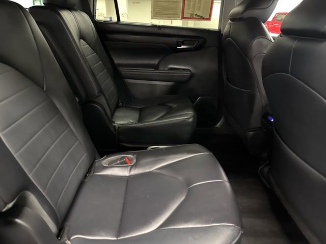 Used 2023 Toyota Highlander XLE w/ Protection Package #3 (TMS) image 13