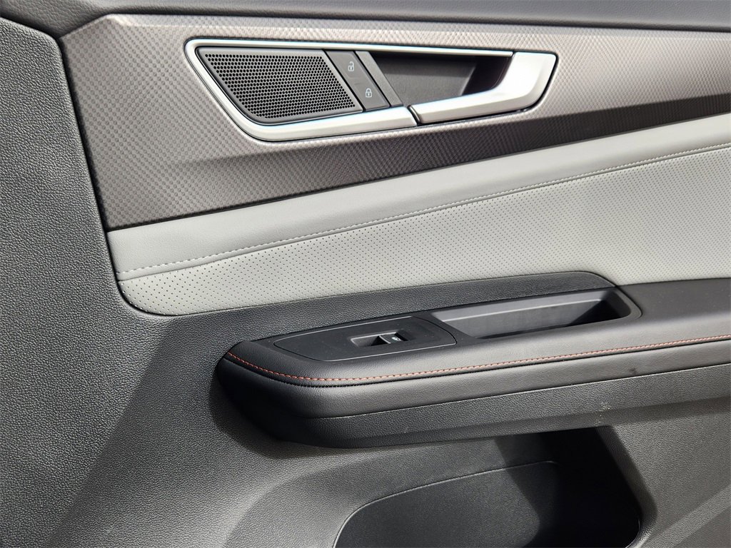 Used 2025 Volkswagen Atlas Peak Edition SE image 19