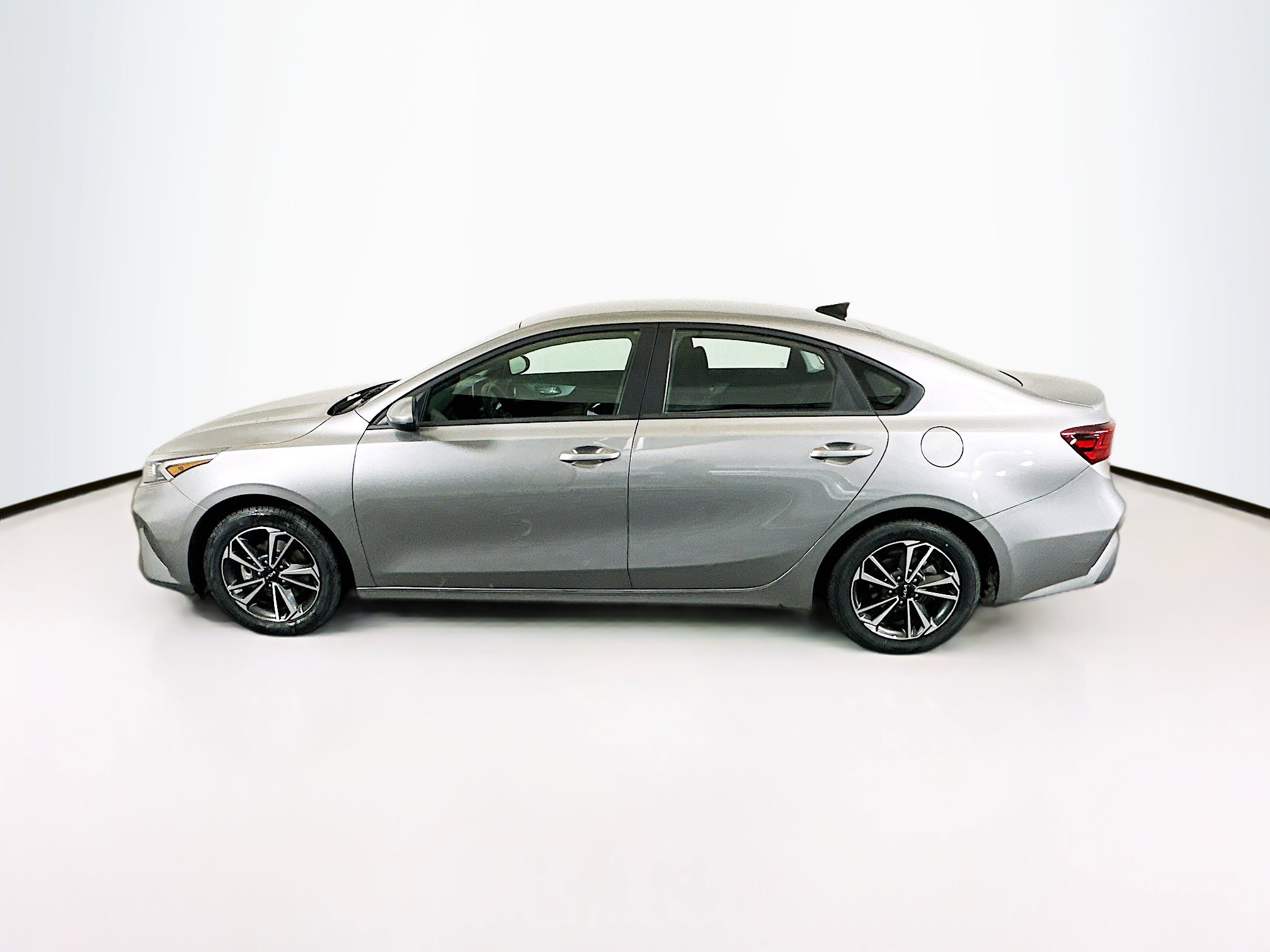 Used 2024 Kia Forte LXS image 4