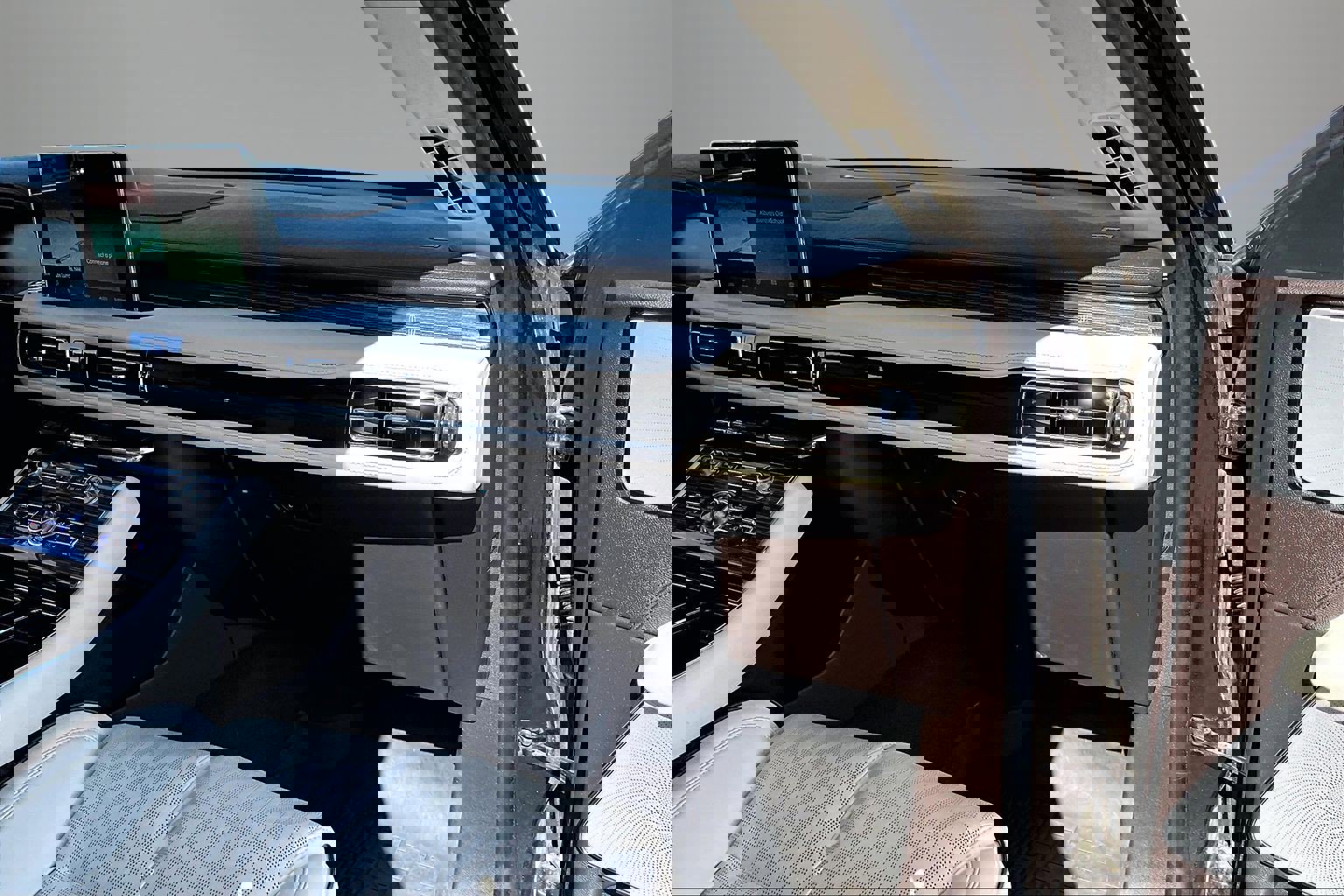 Used 2022 Lincoln Aviator Black Label w/ Dynamic Handling Package AWD/4WD image 25