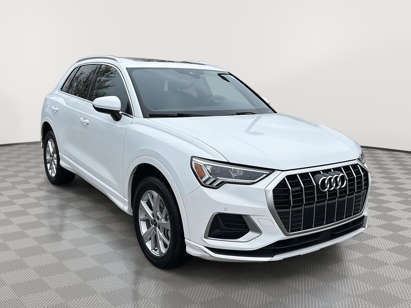 Used 2023 Audi Q3 2.0T Premium AWD/4WD image 3