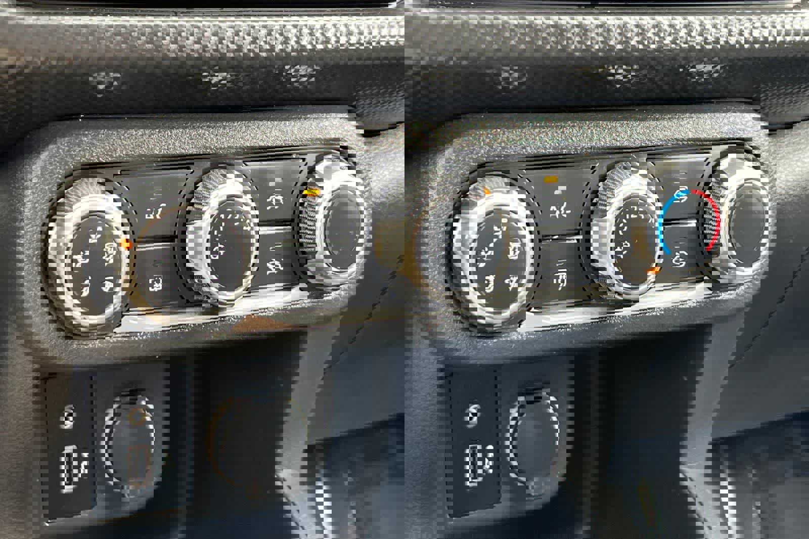 Used 2021 Nissan Kicks S image 23