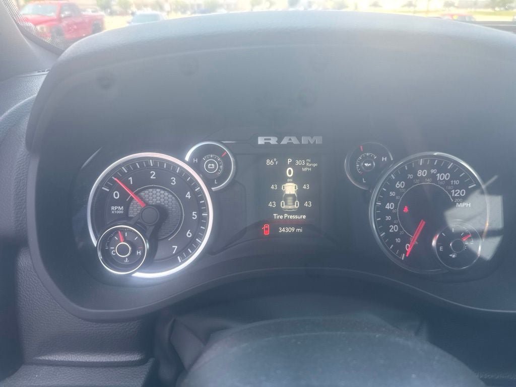 Used 2023 RAM 1500 Big Horn AWD/4WD image 3