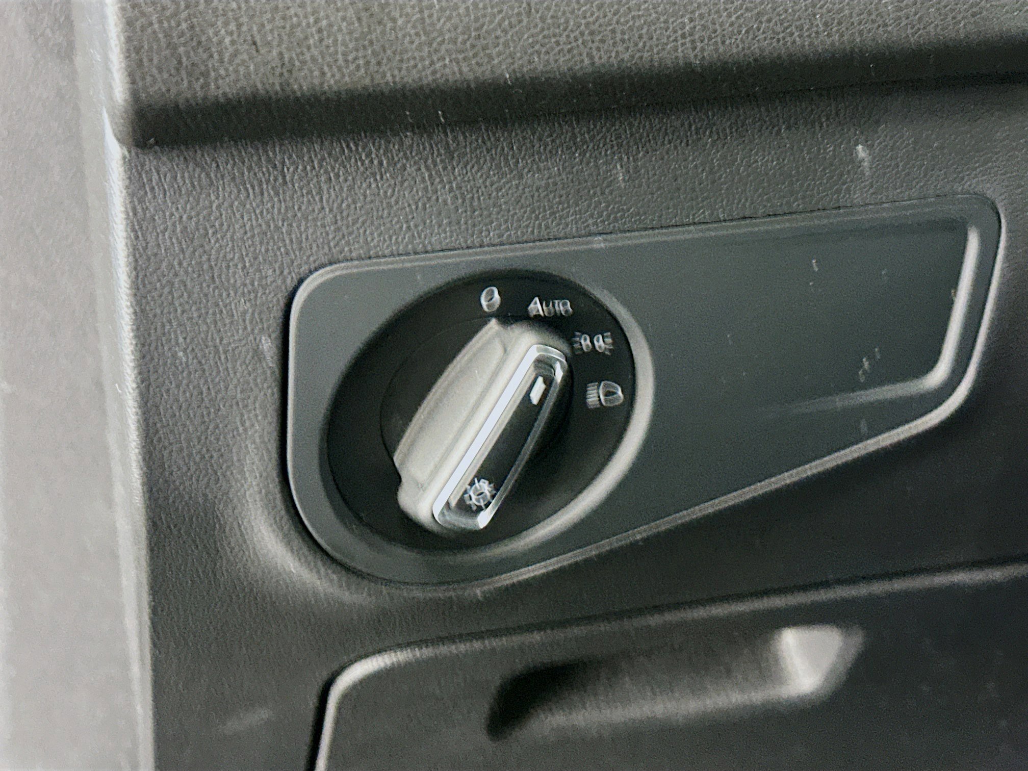 Used 2022 Volkswagen Tiguan SE image 17