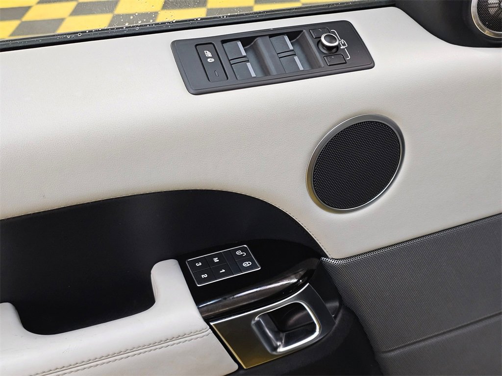 Used 2016 Land Rover Range Rover Sport HSE image 24