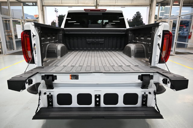 New 2026 GMC Sierra 1500 SLT AWD/4WD image 9