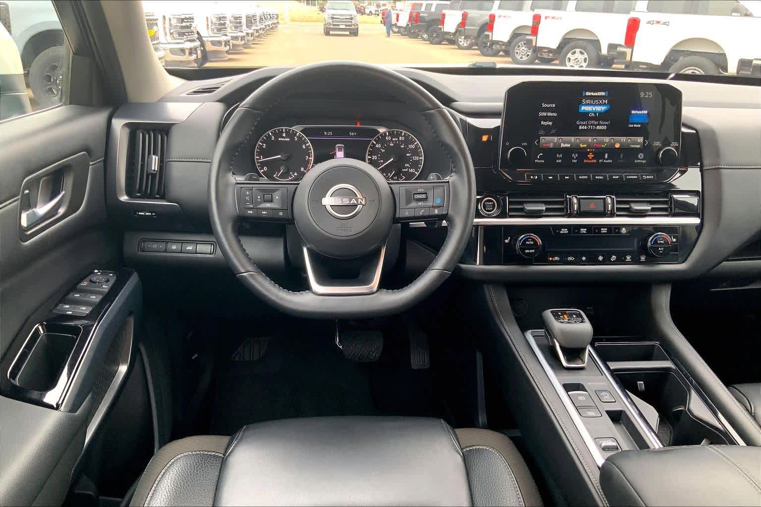 Used 2024 Nissan Pathfinder SL FWD image 6