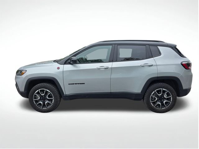 Used 2024 Jeep Compass Trailhawk image 6