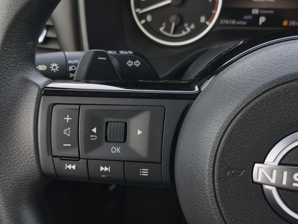 Used 2022 Nissan Rogue SV image 20