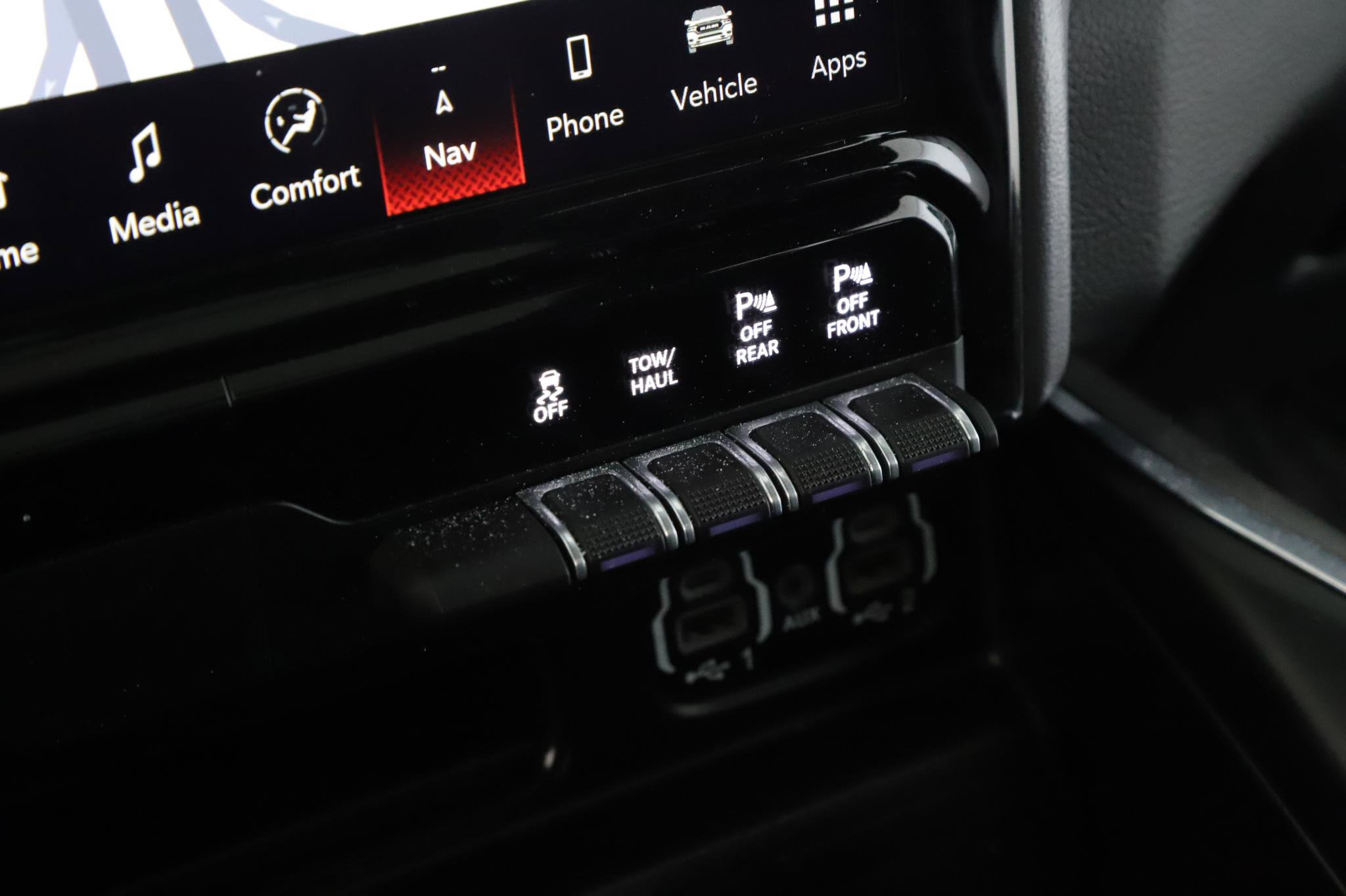 Used 2024 RAM 1500 Laramie AWD/4WD image 15