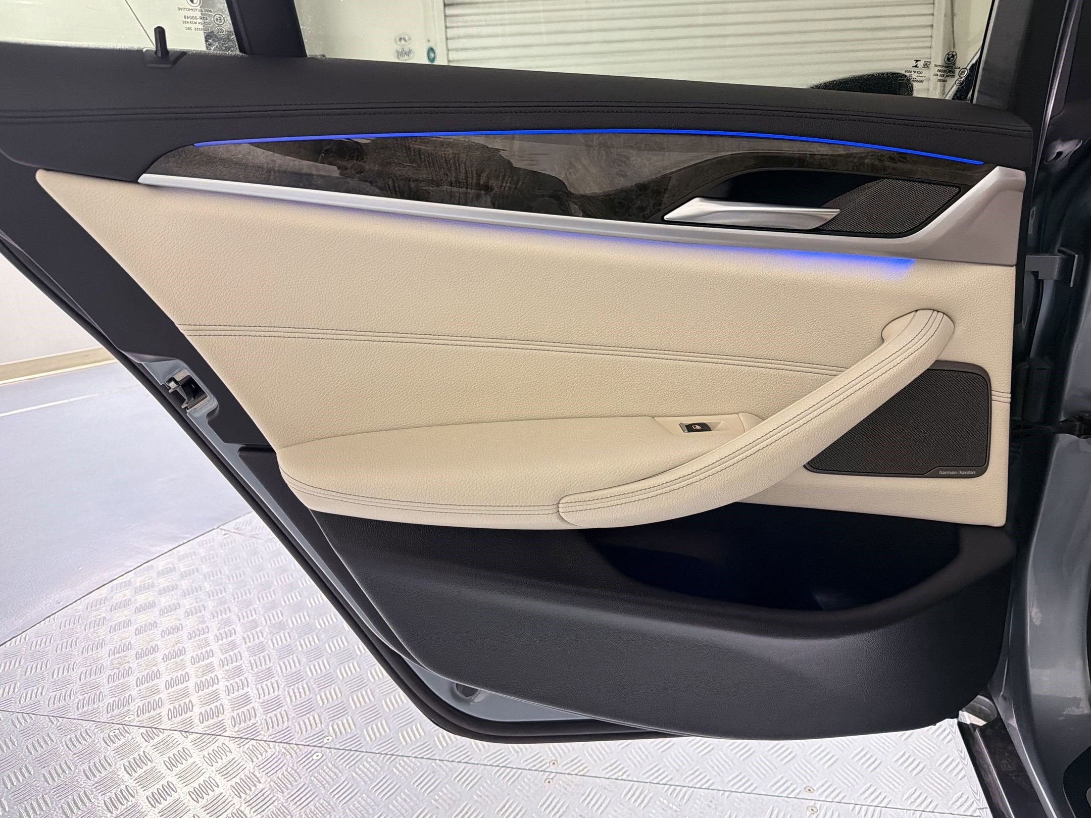 Used 2020 BMW 530e w/ Premium Package RWD image 33