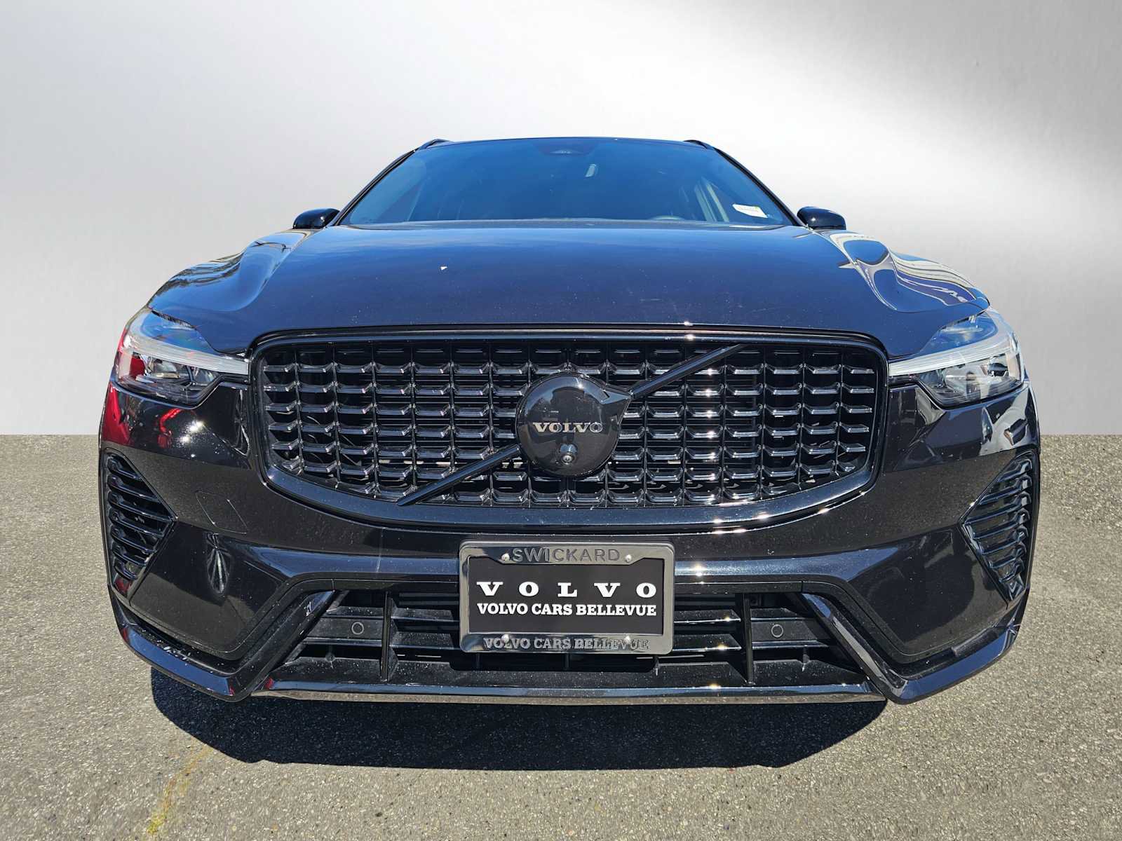 Certified 2024 Volvo XC60 T8 Ultimate w/ Protection Package Premier AWD/4WD image 9