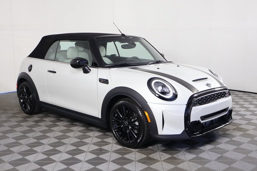 Used 2024 MINI Cooper S w/ Signature Upholstery Package FWD image 3