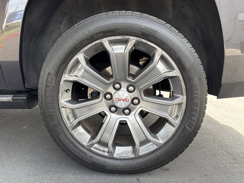 Used 2015 GMC Yukon XL Denali w/ Premium Package AWD/4WD image 18