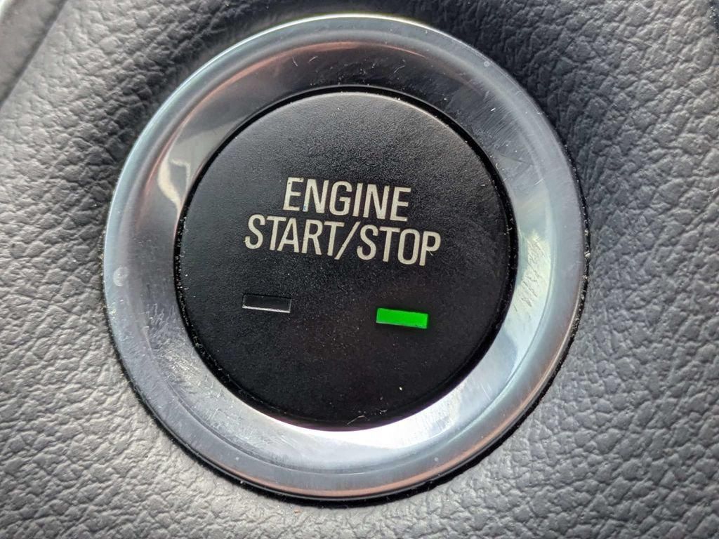 Used 2021 Chevrolet Traverse LT FWD image 28