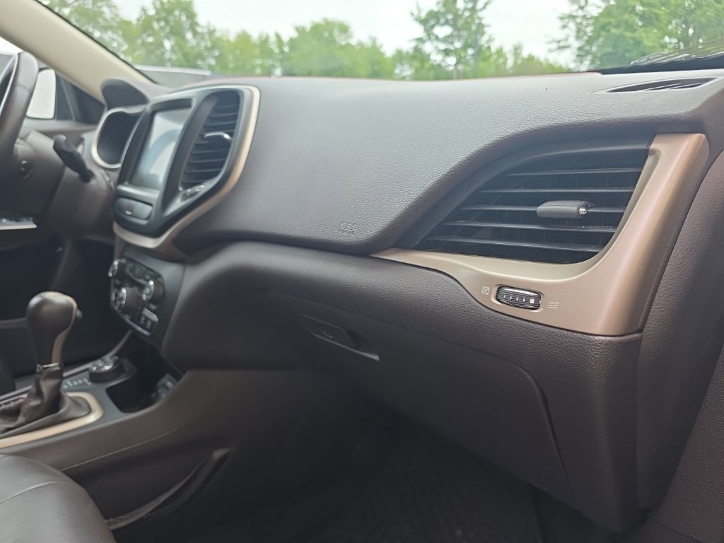 Used 2014 Jeep Cherokee Trailhawk w/ Comfort/Convenience Group AWD/4WD image 23