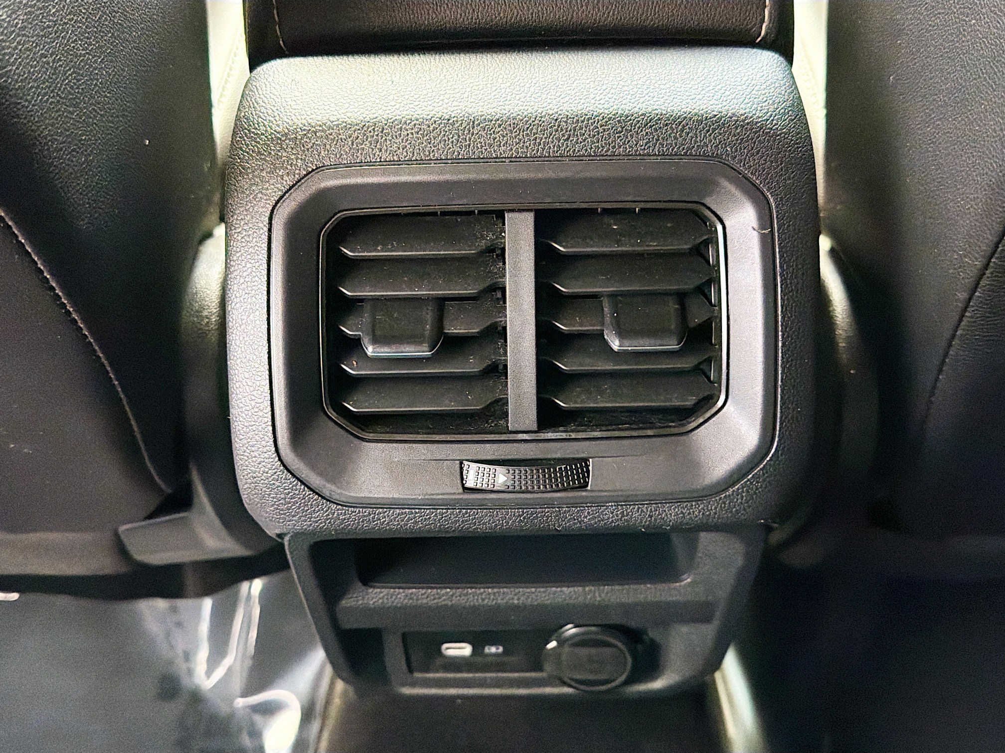 Used 2022 Volkswagen Tiguan SE image 19