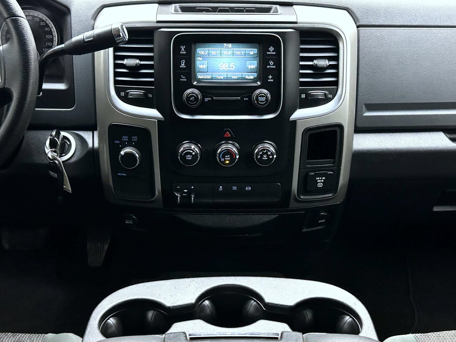 Used 2016 RAM 2500 SLT w/ Cold Weather Group AWD/4WD image 13
