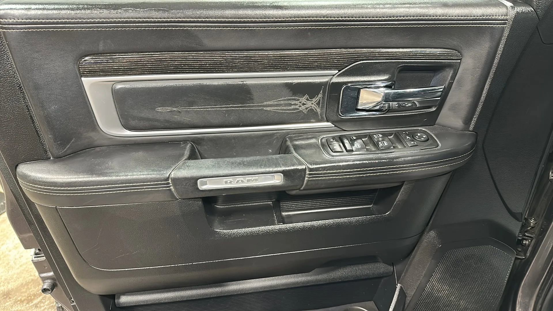 Used 2015 RAM 1500 Limited image 10